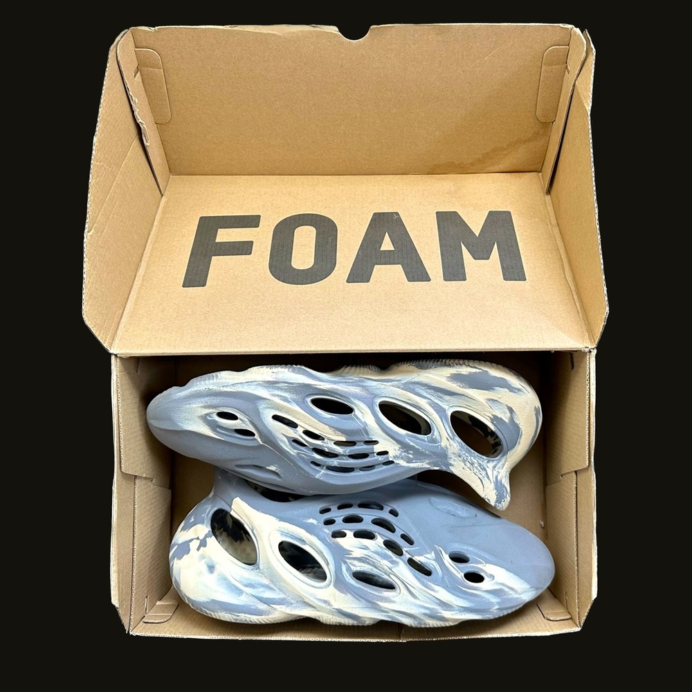 Yeezy Foam Runner size 10